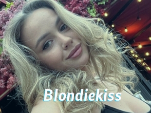 Blondiekiss