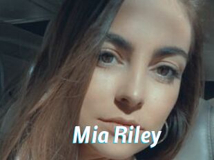 Mia_Riley
